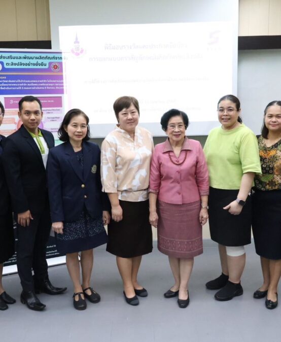 LINE_ALBUM_พิธีมอบรางวัลและประกาศนียบัตรออกแบบ Lo111