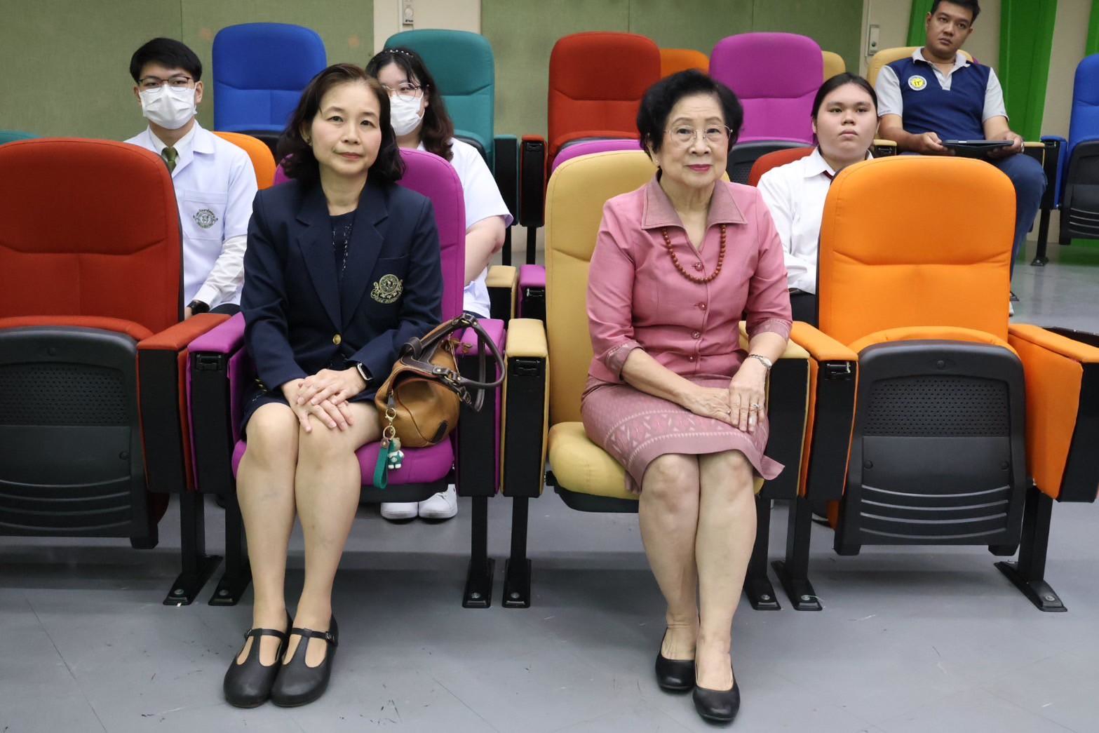 LINE_ALBUM_พิธีมอบรางวัลและประกาศนียบัตรออกแบบ Lo444