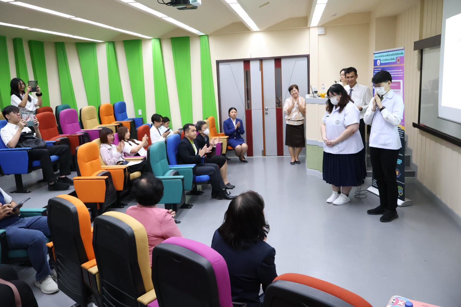 LINE_ALBUM_พิธีมอบรางวัลและประกาศนียบัตรออกแบบ Lo55