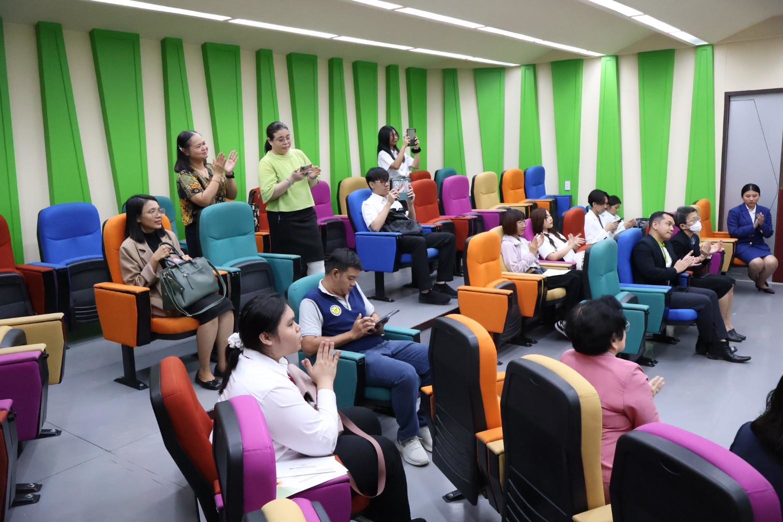 LINE_ALBUM_พิธีมอบรางวัลและประกาศนียบัตรออกแบบ Lo88